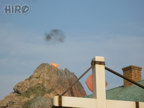 プロメテウス火山の噴火_20111105_03.jpg